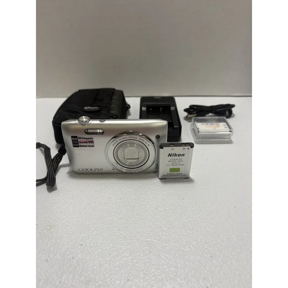 Nikon COOLPIX S3500 Silver 20MP 7x Zoom Compact Digital Camera Bundle Working